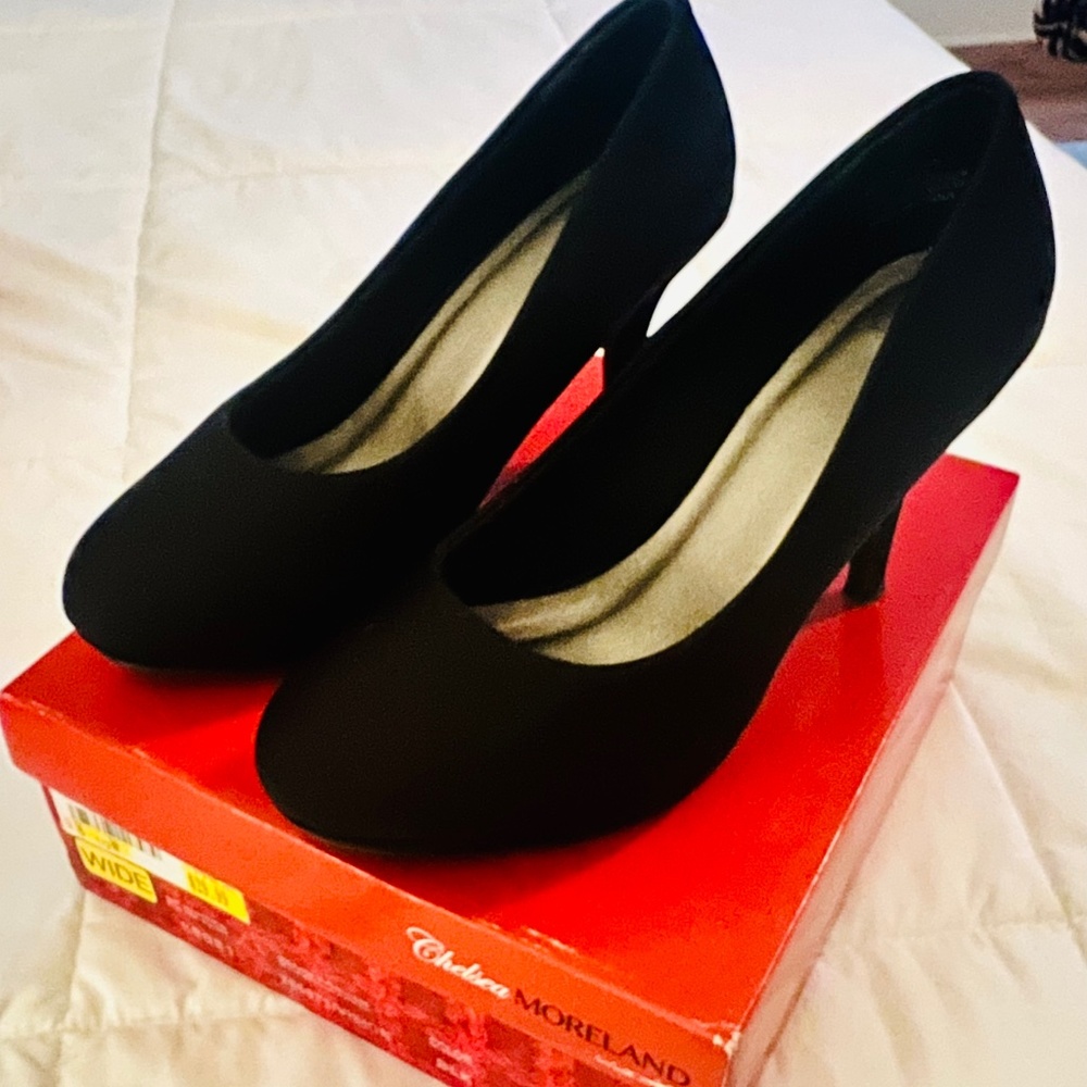 Chelsea Moreland high heels
